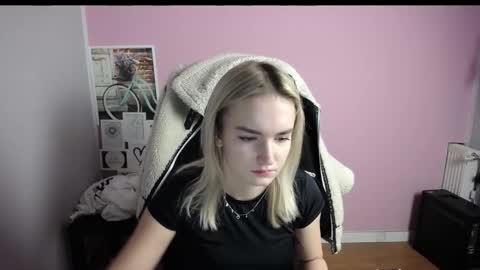 viktoria_lovely online show from December 15, 2025, 8:40 am