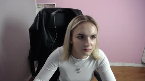 Snapshot of viktoria_lovely chatting on June 12, 2026, 10:58 am viktoria_lovely online show from June 12, 2026, 10:58 am