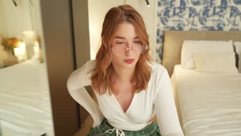 Snapshot of villanelle_l chatting on June 13, 2026, 12:36 pm Lana online show from June 13, 2026, 12:36 pm