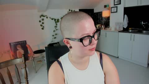 Snapshot of villyvici chatting on April 7, 2026, 1:33 pm Villy online show from April 7, 2026, 1:33 pm