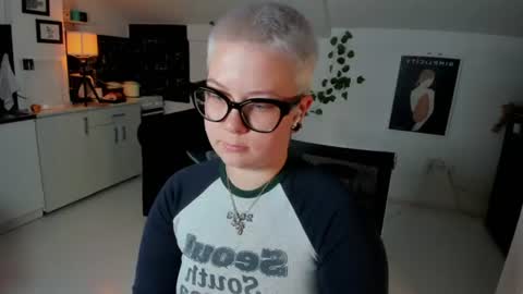 Snapshot of villyvici chatting on June 22, 2026, 6:27 pm Villy online show from June 22, 2026, 6:27 pm