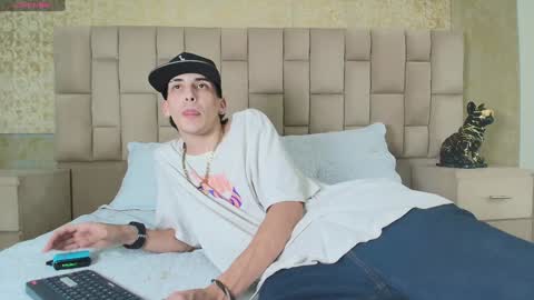 Snapshot of vincenthunter chatting on December 27, 2024, 6:03 am Vincent online show from December 27, 2024, 6:03 am