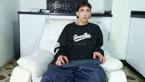 Snapshot of vincenthunter chatting on January 28, 2025, 10:12 pm Vincent online show from January 28, 2025, 10:12 pm