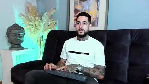 Snapshot of vincentsartori chatting on November 24, 2025, 7:57 pm Vincent Sartori online show from November 24, 2025, 7:57 pm