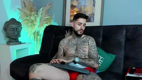 Snapshot of vincentsartori chatting on November 29, 2025, 11:08 pm Vincent Sartori online show from November 29, 2025, 11:08 pm