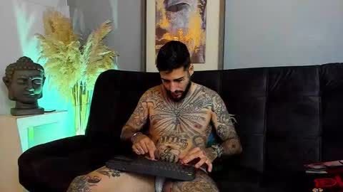 Snapshot of vincentsartori chatting on December 3, 2025, 7:56 pm Vincent Sartori online show from December 3, 2025, 7:56 pm