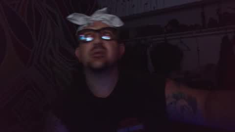 Snapshot of vineatspussnluvsit chatting on October 17, 2025, 6:49 am onlyhaveeyes4u online show from October 17, 2025, 6:49 am