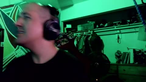 Snapshot of vineatspussnluvsit chatting on April 15, 2026, 2:07 am onlyhaveeyes4u online show from April 15, 2026, 2:07 am