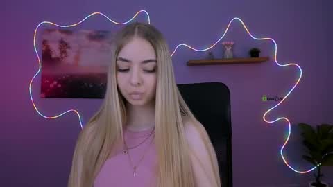 viola_sweet_ online show from May 23, 2026, 9:02 am