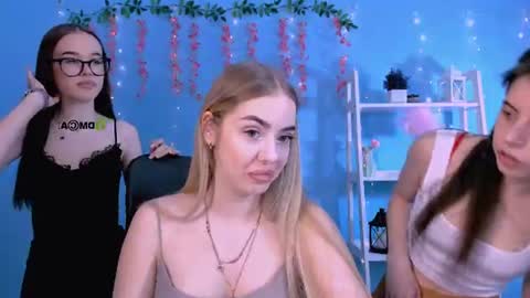 viola_sweet_ online show from July 4, 2026, 8:20 am