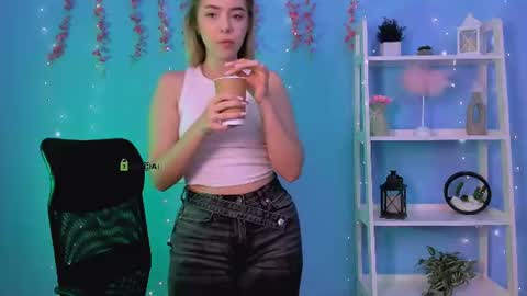 viola_sweet_ online show from July 10, 2026, 8:29 am