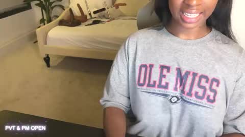 Fantasy Black Girl online show from February 13, 2025, 4:54 am