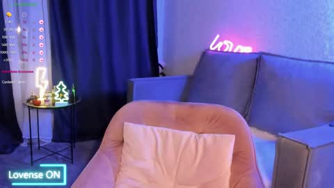 violet____h online show from September 26, 2025, 7:29 pm