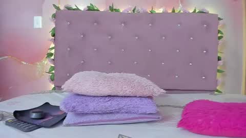 Snapshot of violet__taylor_ chatting on May 25, 2026, 2:17 am violet__taylor_ online show from May 25, 2026, 2:17 am