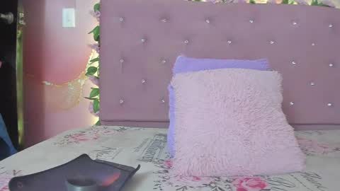 Snapshot of violet__taylor_ chatting on May 26, 2026, 2:18 am violet__taylor_ online show from May 26, 2026, 2:18 am