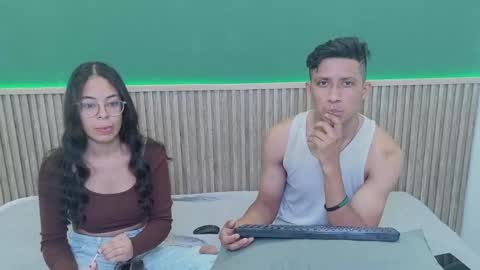 Snapshot of violet_and_dylan chatting on December 4, 2025, 12:03 pm violet_and_dylan online show from December 4, 2025, 12:03 pm