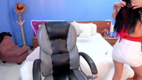 violet_anderson_ online show from July 25, 2026, 1:19 pm