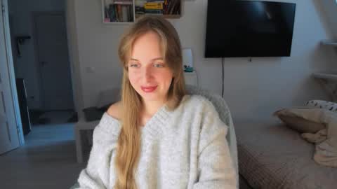Snapshot of violet_blue_eyes chatting on October 8, 2025, 7:39 am Violet online show from October 8, 2025, 7:39 am
