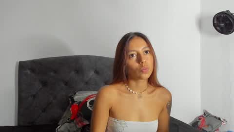 Violet and Casper online show from January 19, 2025, 11:21 pm