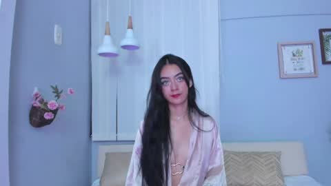 Snapshot of violet_moonligth chatting on June 8, 2026, 2:06 pm violet_moonligth online show from June 8, 2026, 2:06 pm