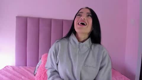 Snapshot of violet_myerrs chatting on September 12, 2025, 1:11 pm violet online show from September 12, 2025, 1:11 pm