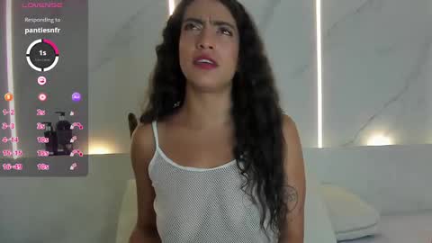 Snapshot of violet_roux chatting on September 18, 2025, 7:38 pm violet_roux online show from September 18, 2025, 7:38 pm