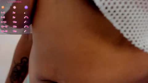 Snapshot of violet_roux chatting on September 27, 2025, 7:19 pm violet_roux online show from September 27, 2025, 7:19 pm