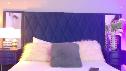 Snapshot of violet_saunders chatting on May 3, 2026, 12:00 pm Violet online show from May 3, 2026, 12:00 pm