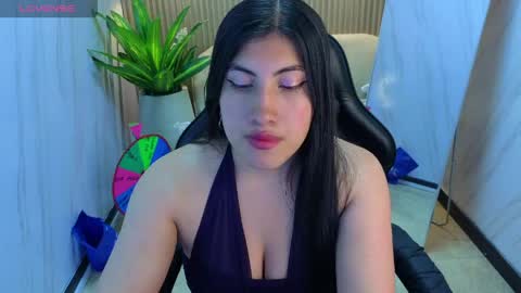 Snapshot of violet_tf chatting on June 8, 2026, 7:58 pm Violet online show from June 8, 2026, 7:58 pm