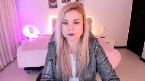 violeta_hotter_ online show from October 18, 2025, 11:00 am