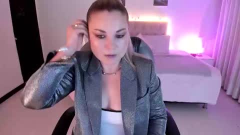 violeta_hotter_ online show from November 15, 2025, 11:07 am