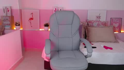 Snapshot of violeta_leon chatting on February 22, 2025, 7:01 am Violeta leon online show from February 22, 2025, 7:01 am