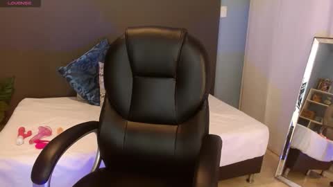 Snapshot of violeta_leon chatting on September 12, 2025, 3:17 am Violeta leon online show from September 12, 2025, 3:17 am