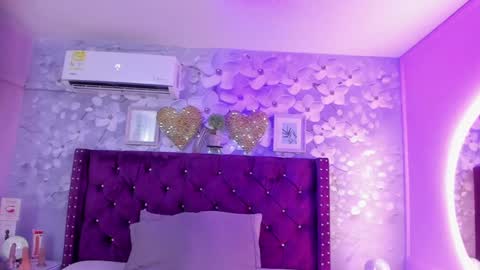 violeta_medina online show from January 14, 2025, 3:32 am