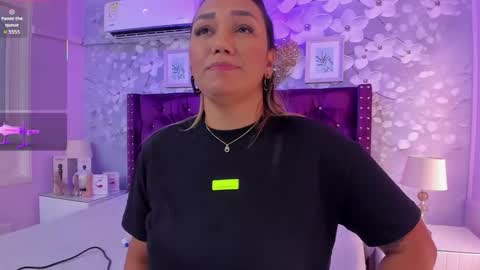 violeta_medina online show from September 18, 2025, 11:01 am