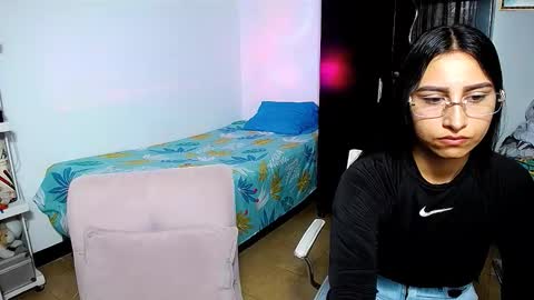 Snapshot of violeta_rouses chatting on February 4, 2026, 3:51 pm violeta_rouses online show from February 4, 2026, 3:51 pm