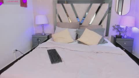 Snapshot of violetaa_moore chatting on June 6, 2026, 11:26 am violetaa_moore online show from June 6, 2026, 11:26 am