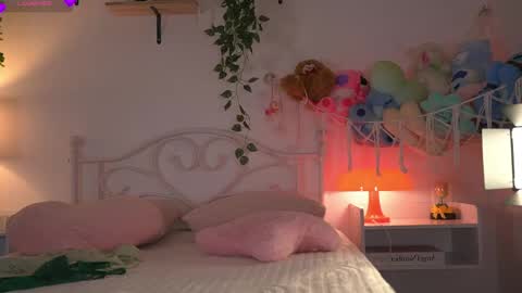 Snapshot of violeth___ chatting on May 14, 2026, 12:56 pm violeth___ online show from May 14, 2026, 12:56 pm