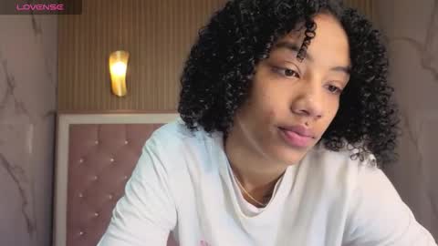 Snapshot of violeth_b chatting on December 16, 2025, 1:05 pm violeth_b online show from December 16, 2025, 1:05 pm