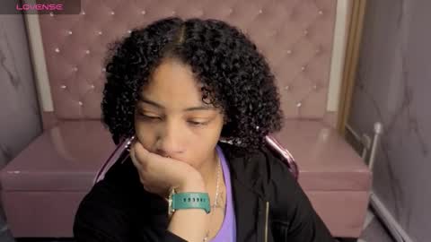 Snapshot of violeth_b chatting on December 17, 2025, 12:33 pm violeth_b online show from December 17, 2025, 12:33 pm