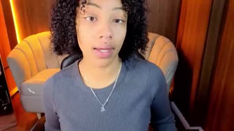 Snapshot of violeth_b chatting on January 6, 2026, 12:53 pm violeth_b online show from January 6, 2026, 12:53 pm