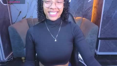 violeth_b online show from March 16, 2026, 12:42 pm