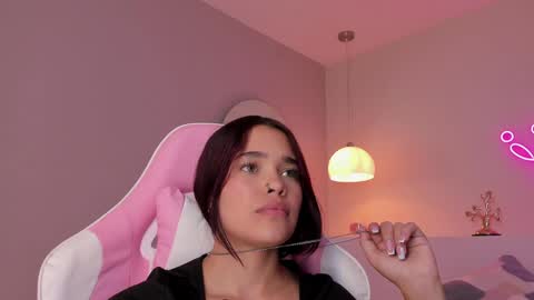 Violeth Hill online show from January 31, 2025, 11:45 pm