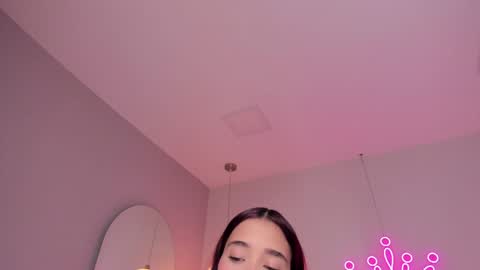 Violeth Hill online show from February 7, 2025, 8:42 pm