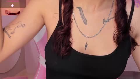 Violeth Hill online show from February 12, 2025, 8:29 pm