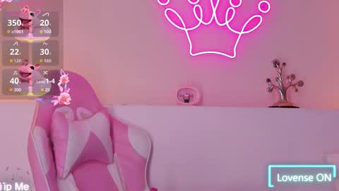 Violeth Hill online show from November 28, 2025, 6:10 pm