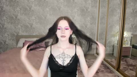 violetharmee online show from March 29, 2026, 11:54 am