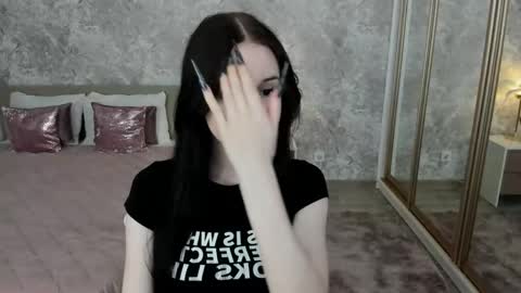 violetharmee online show from May 24, 2026, 3:44 am