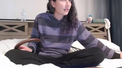 Violet Hooper online show from February 1, 2026, 9:35 pm