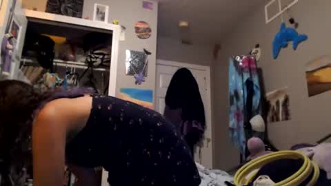 Violet Hooper online show from July 18, 2026, 7:01 am